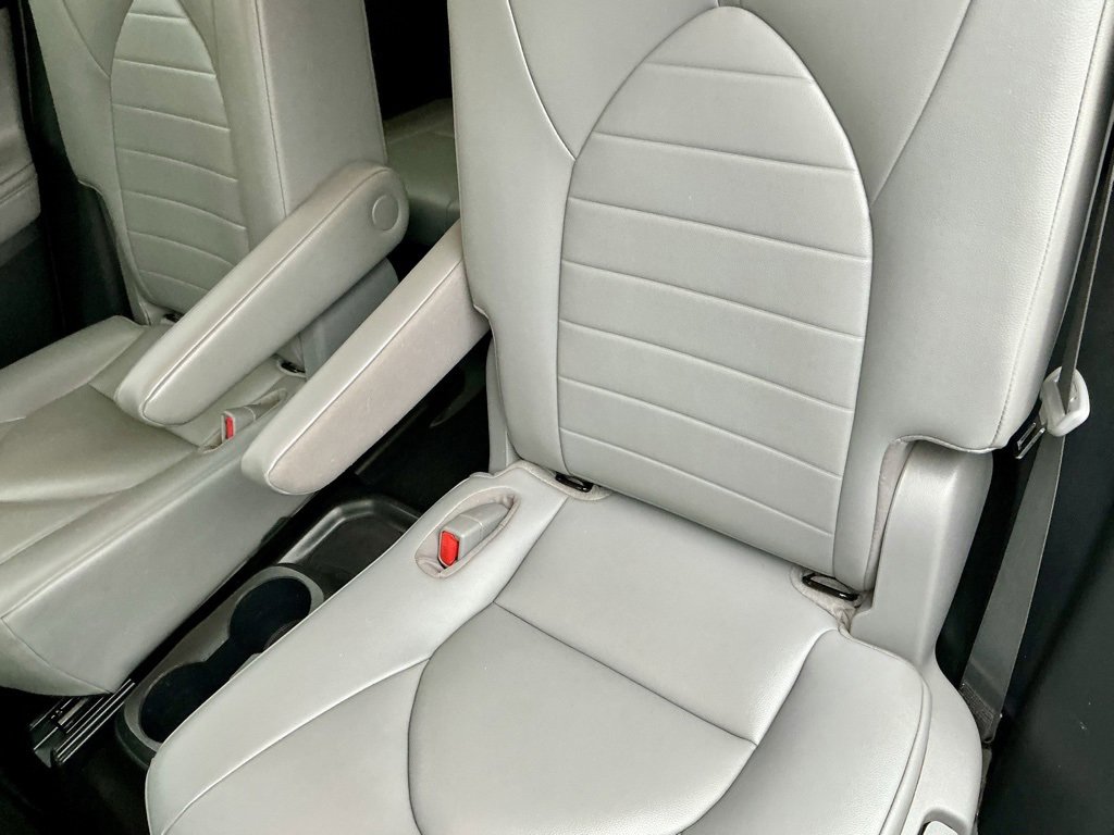 Used 2020 Toyota Highlander XLE image 30