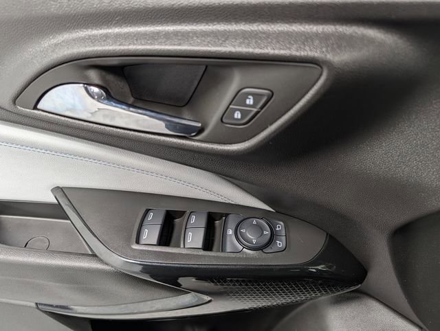 Used 2025 Chevrolet Trax LT w/ Driver Confidence Package image 14