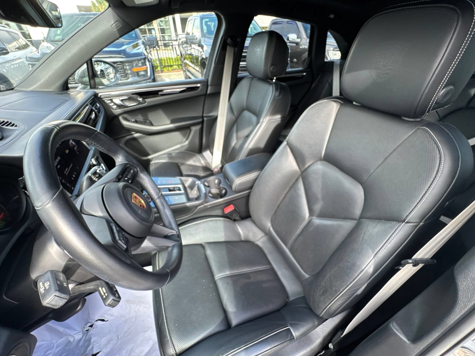 Used 2024 Porsche Macan Turbo AWD/4WD image 16
