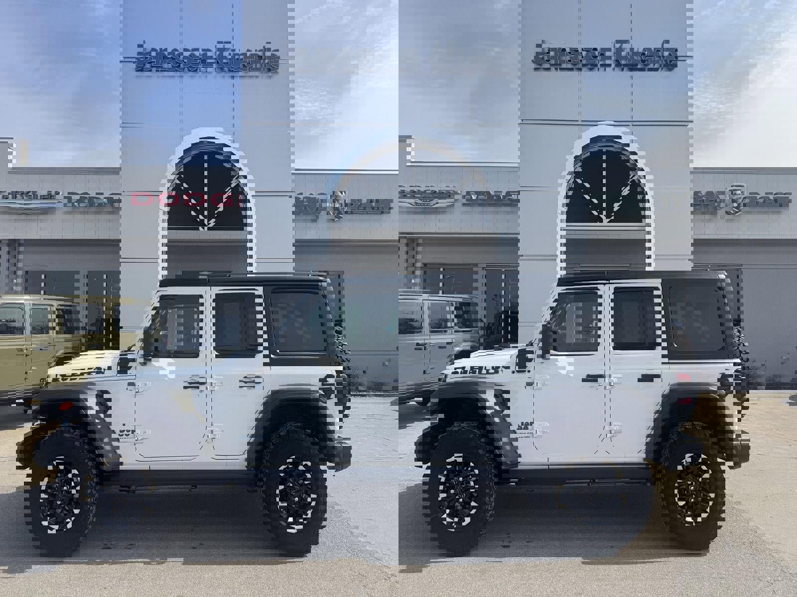 Used 2025 Jeep Wrangler Unlimited Rubicon 4xe image 1