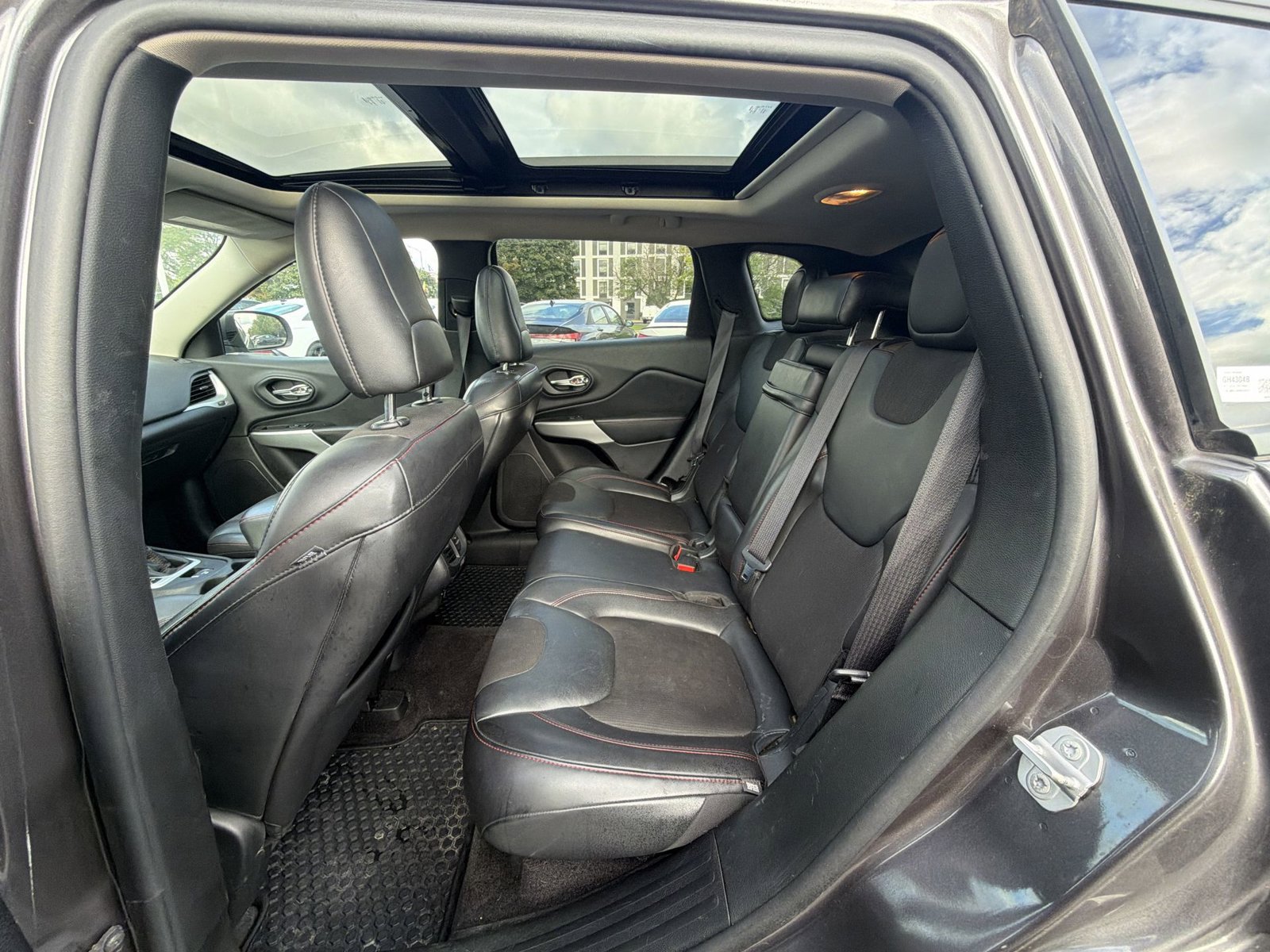 Used 2017 Jeep Cherokee Trailhawk w/ Comfort/Convenience Group AWD/4WD image 25