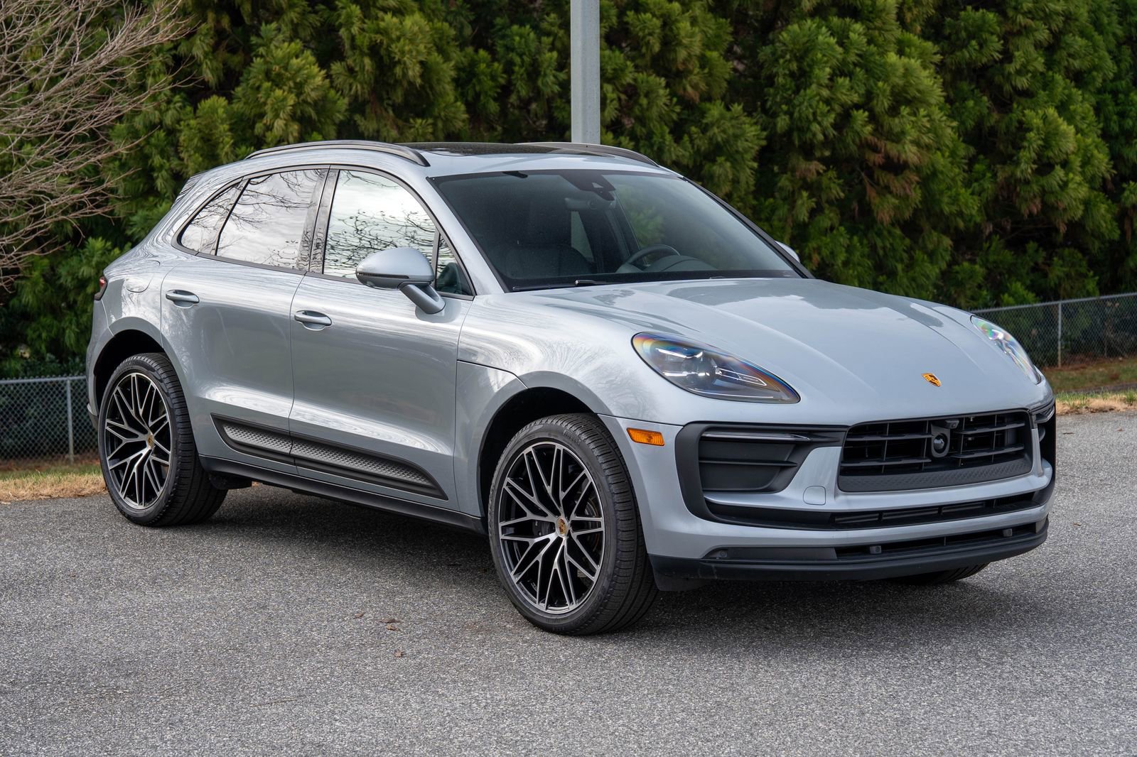 Certified 2025 Porsche Macan image 9