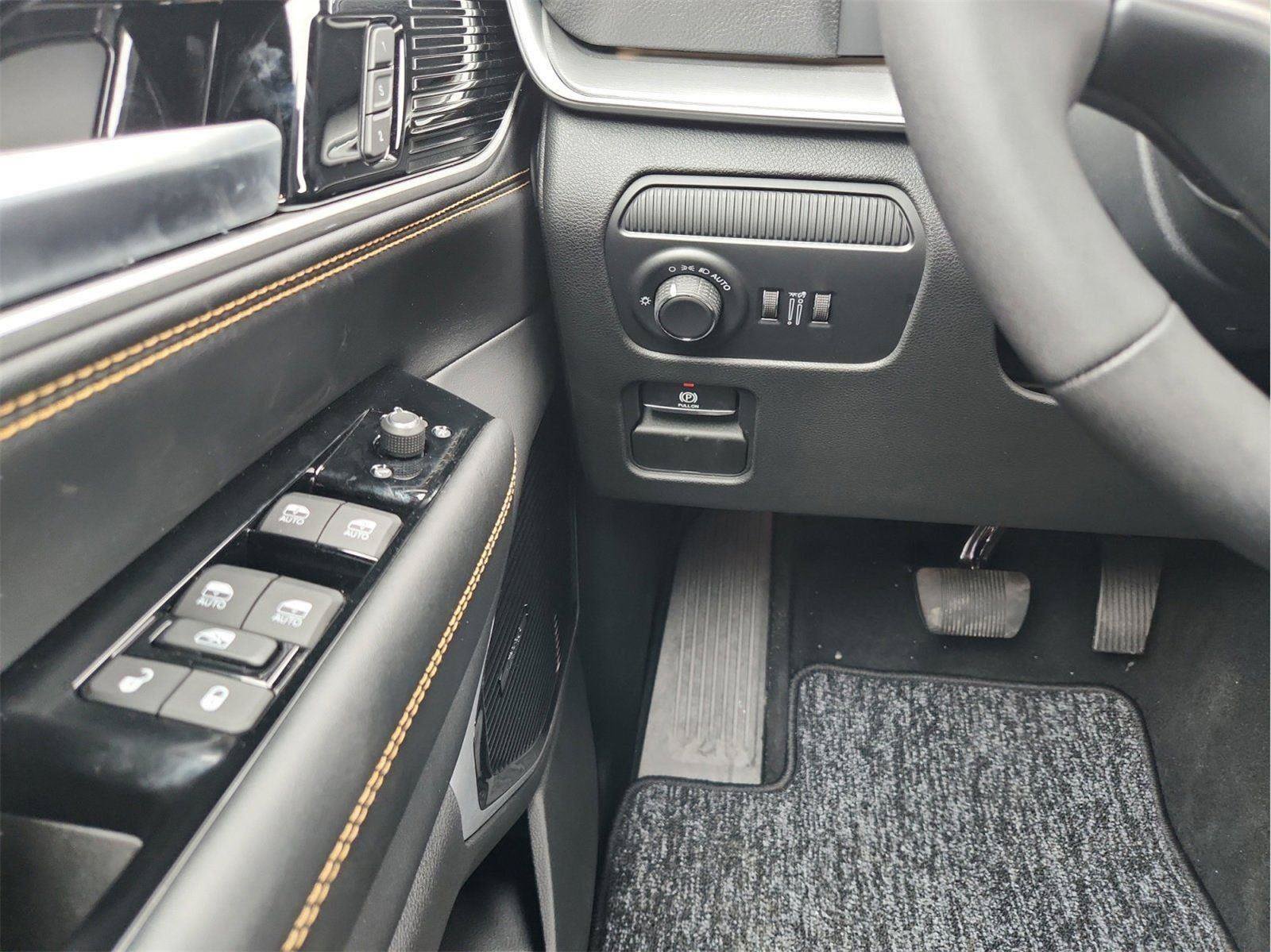 New 2026 Jeep Grand Wagoneer 4WD image 18