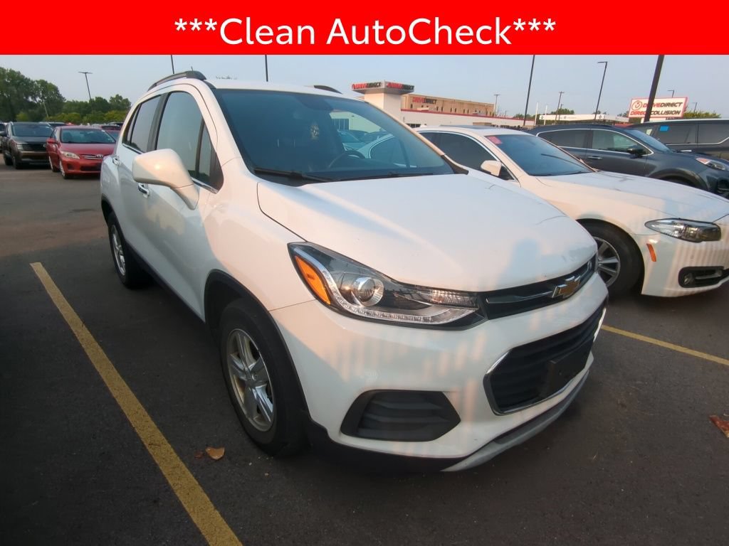 Used 2017 Chevrolet Trax LT w/ LT Convenience Package FWD image 3
