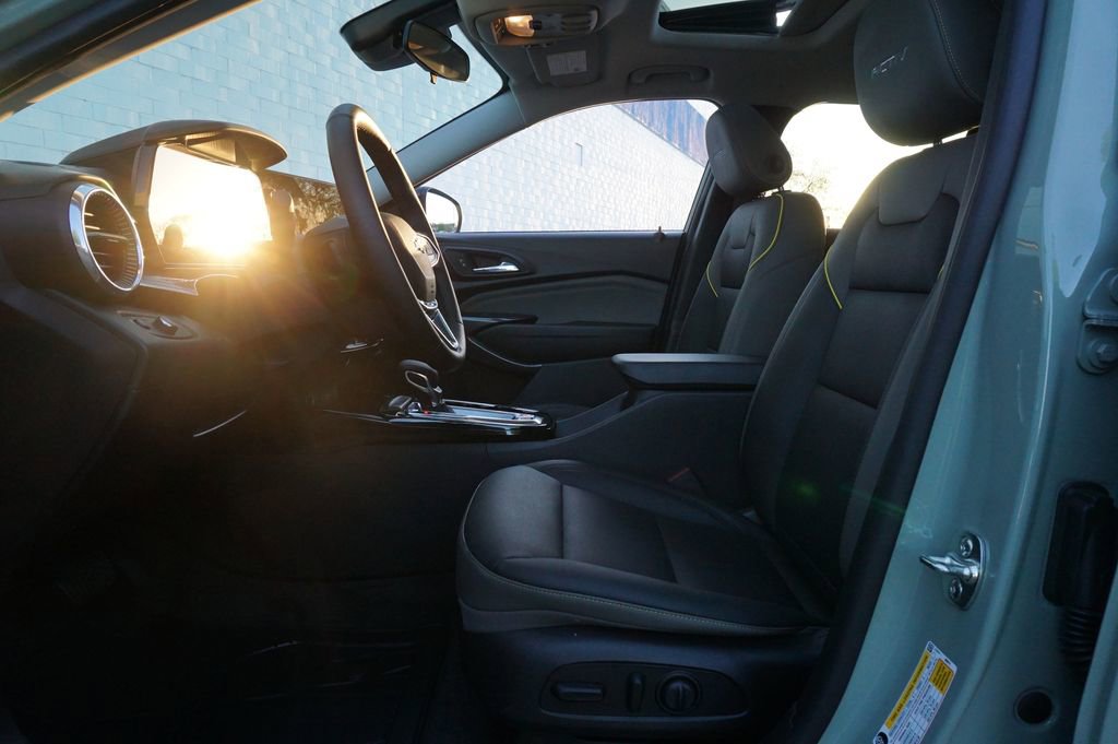 Used 2026 Chevrolet Trax ACTIV w/ Sunroof Package FWD image 10