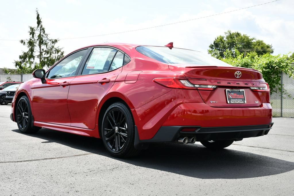 Used 2025 Toyota Camry SE FWD image 5