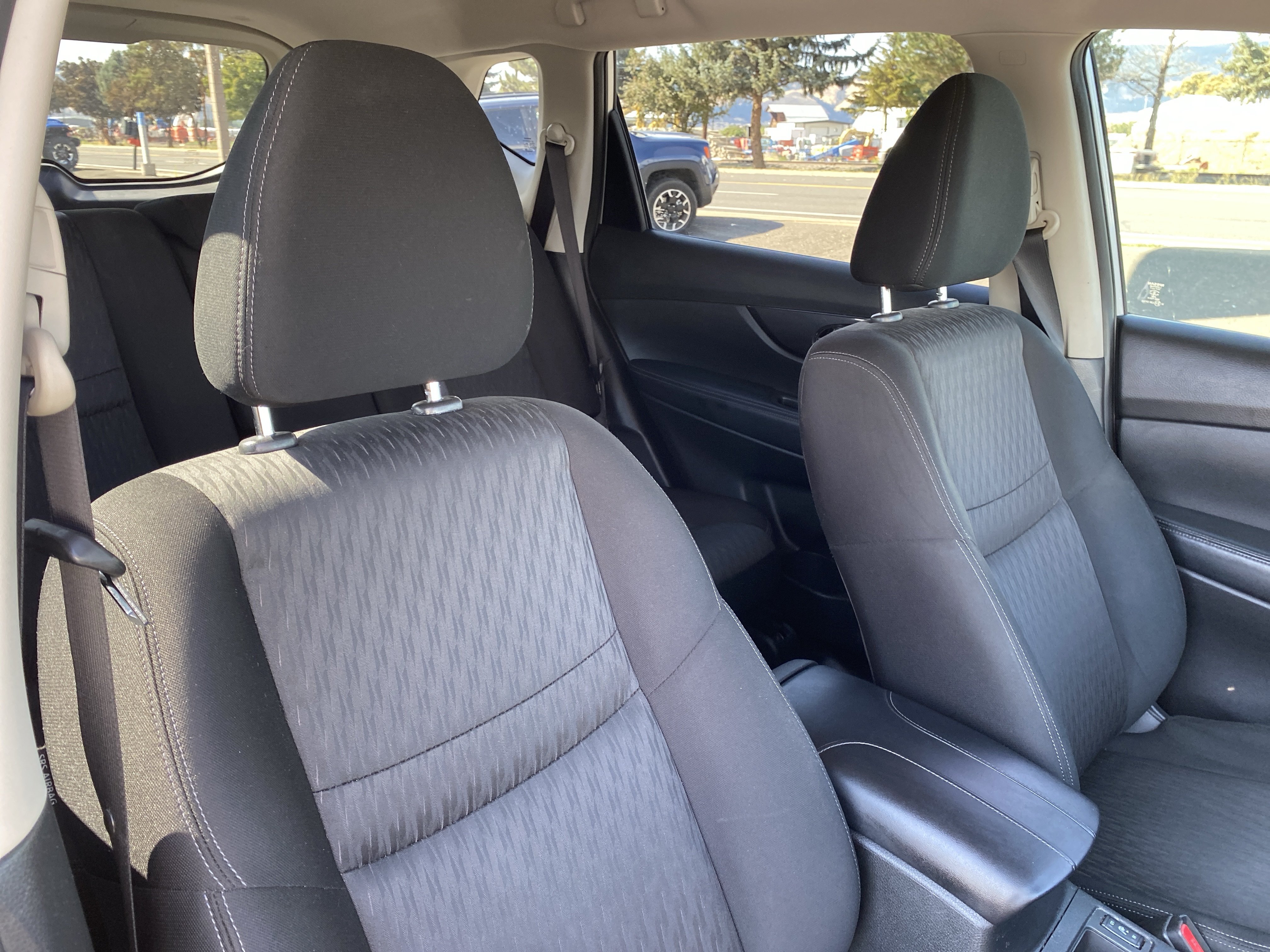 Used 2020 Nissan Rogue SV FWD image 28