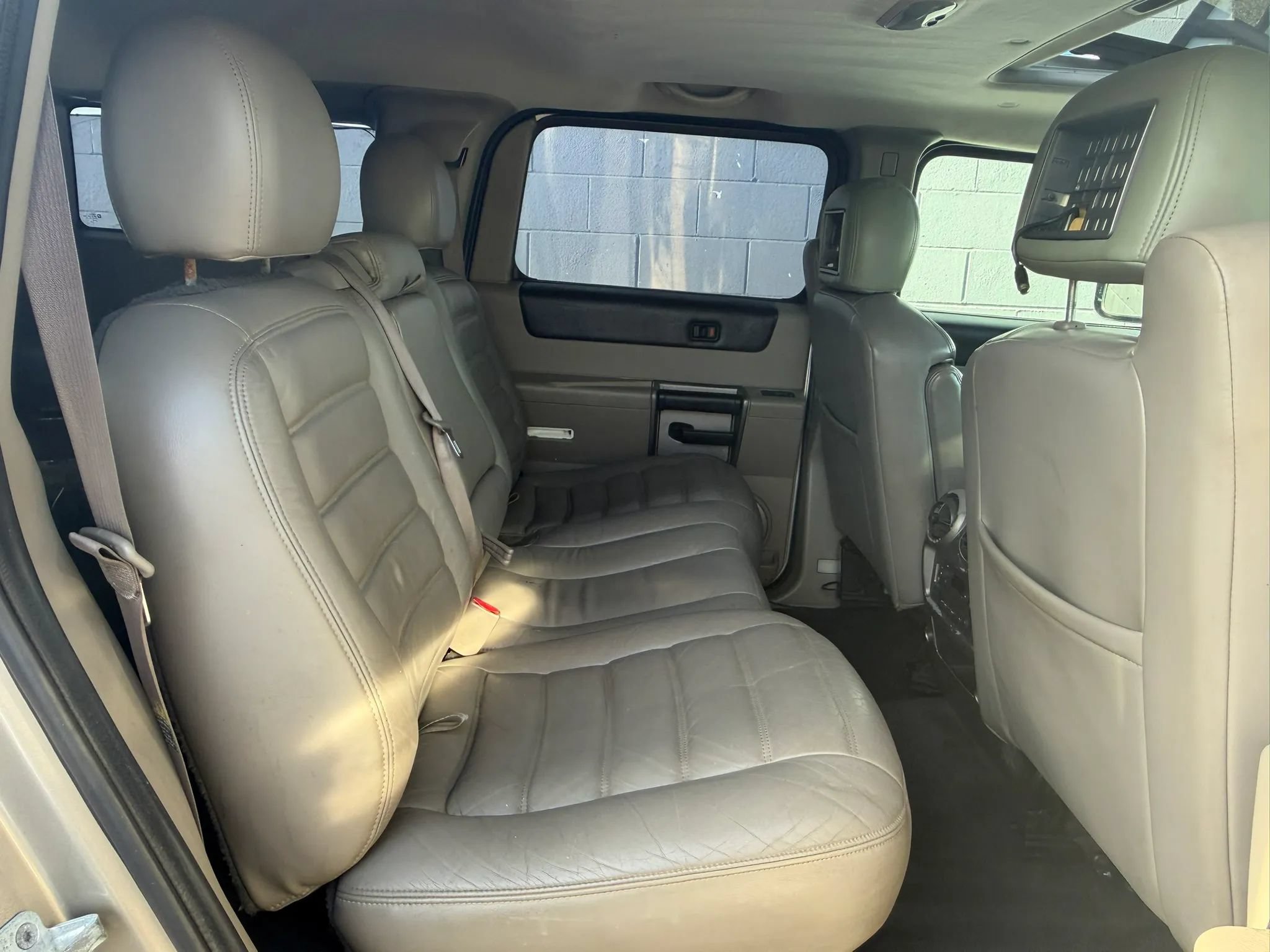 Used 2004 HUMMER H2 w/ Preferred Equipment Group AWD/4WD image 16