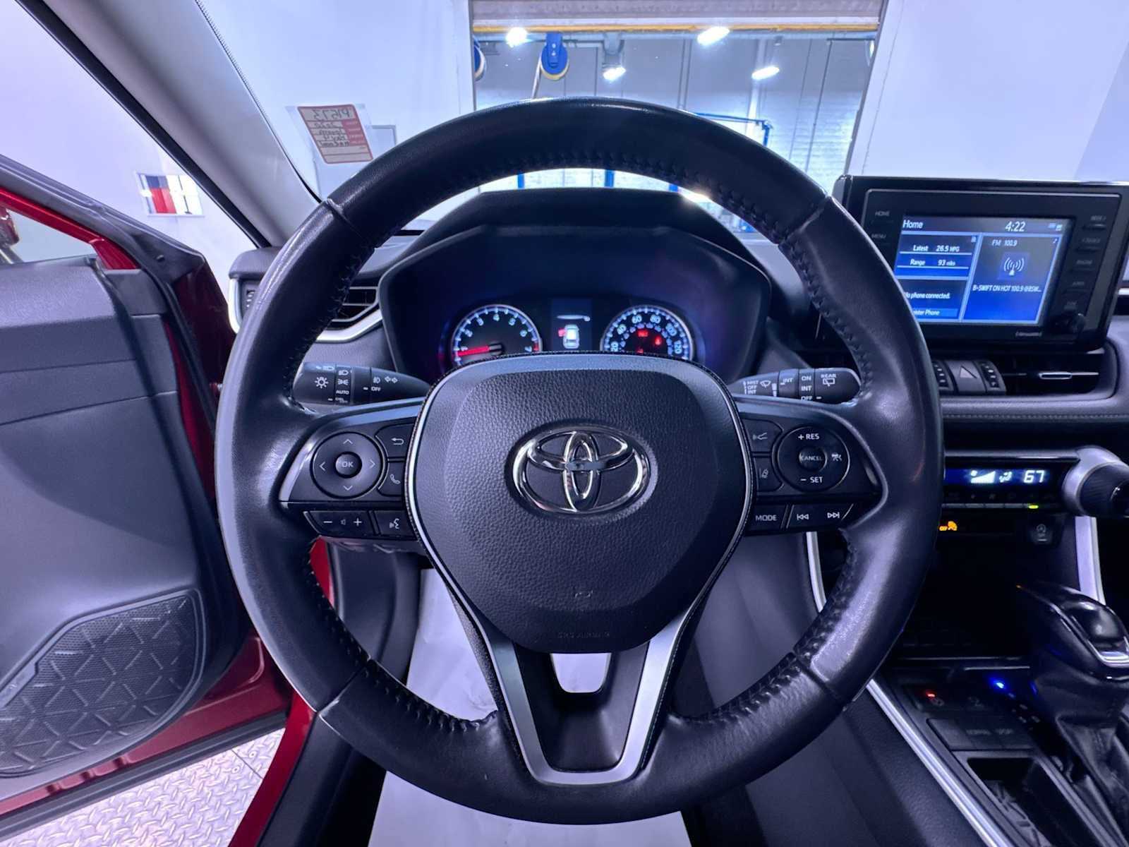 Used 2020 Toyota RAV4 XLE Premium image 7