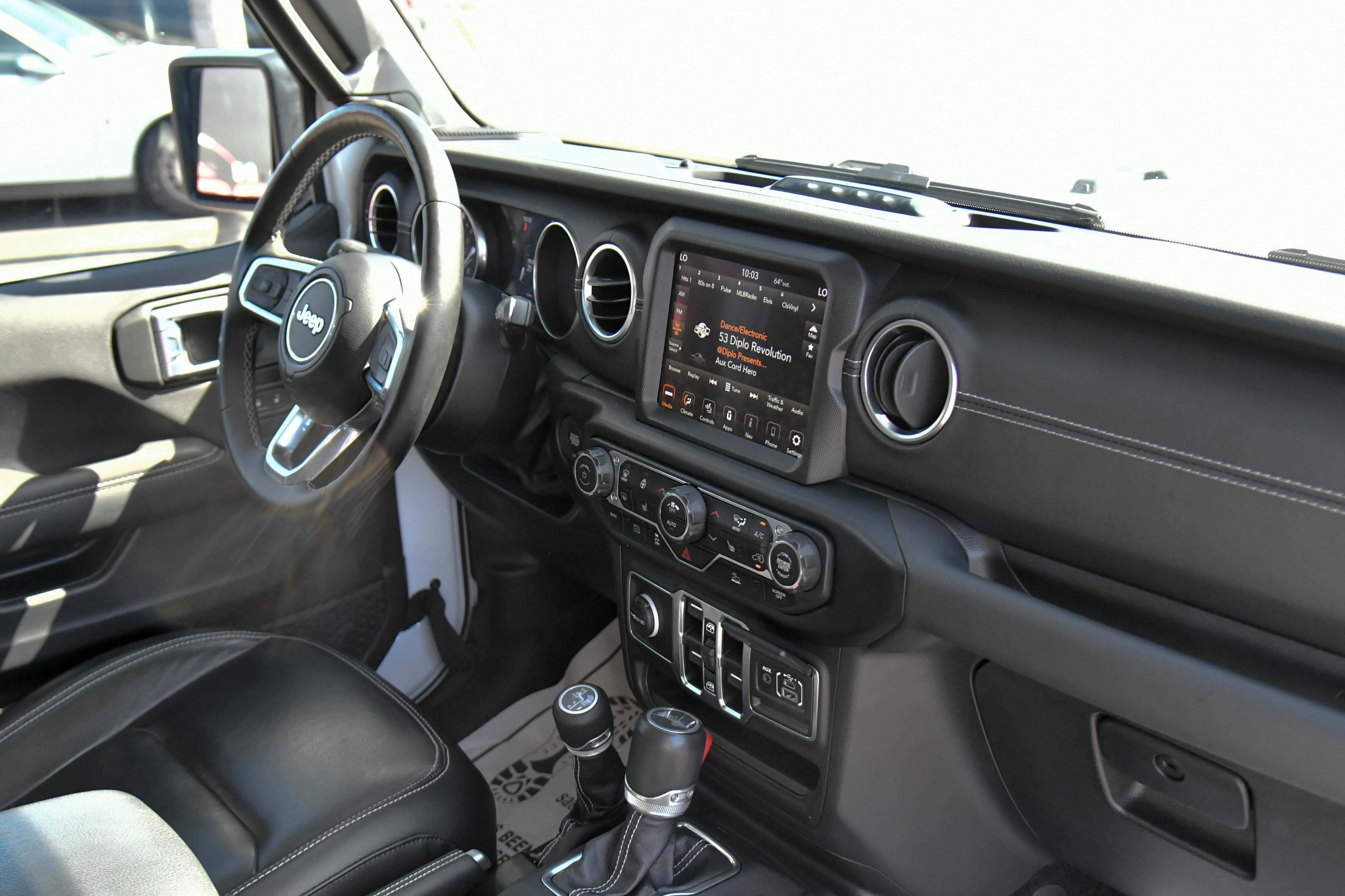 Used 2023 Jeep Wrangler Unlimited Sahara w/ Cold Weather Group AWD/4WD image 49