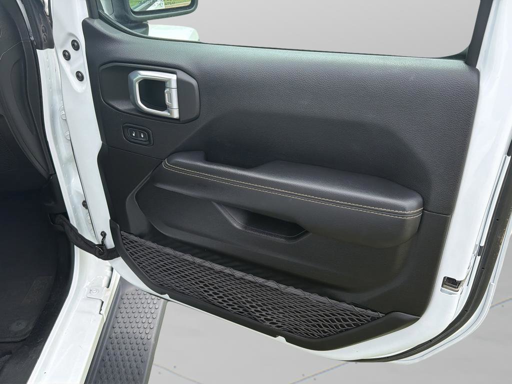 Used 2022 Jeep Wrangler Unlimited Sahara AWD/4WD image 22