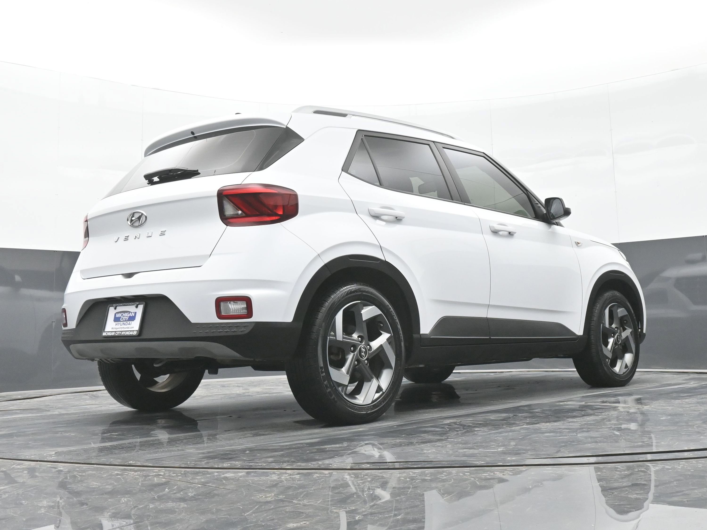 Certified 2022 Hyundai Venue SEL image 44