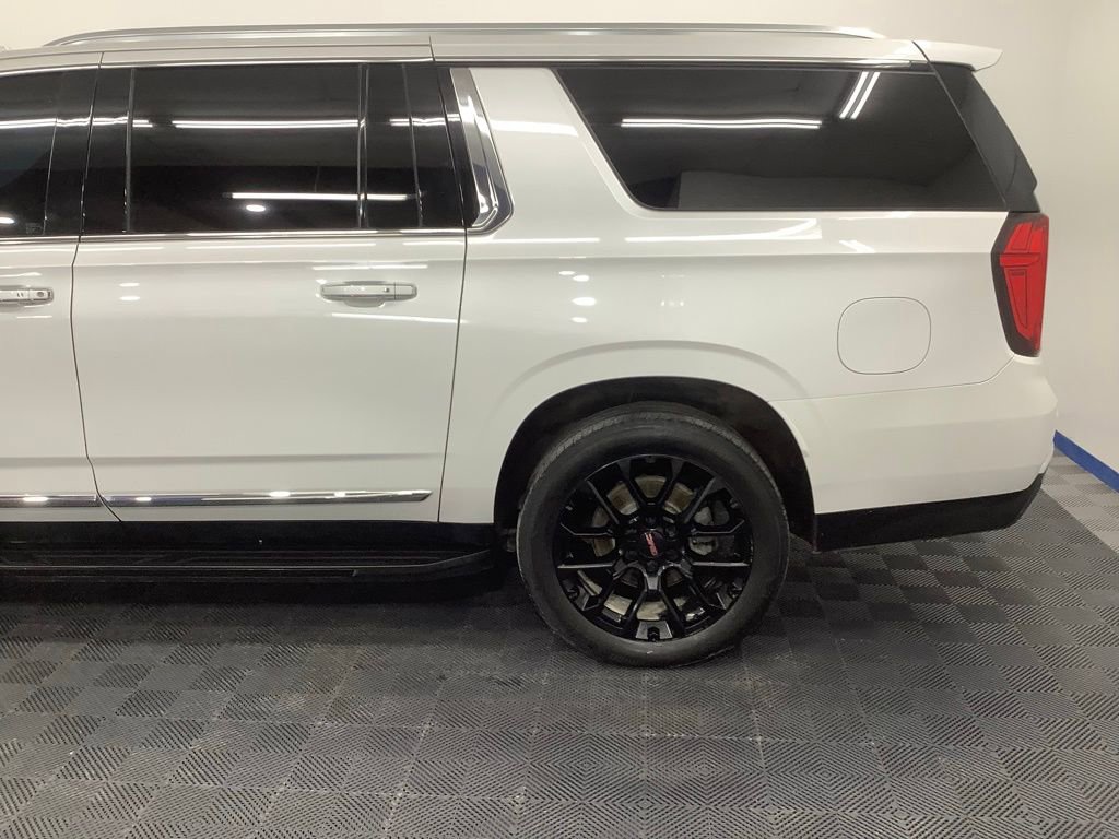 Used 2022 GMC Yukon XL SLT w/ SLT Premium Package AWD/4WD image 4