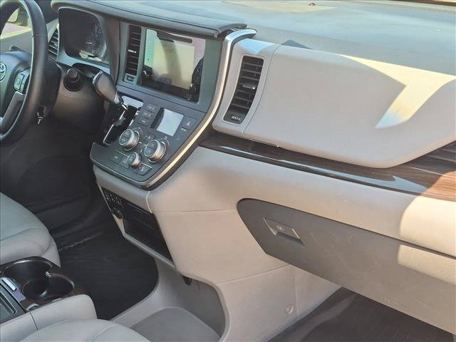 Used 2017 Toyota Sienna XLE w/ XLE Navigation Package FWD image 24