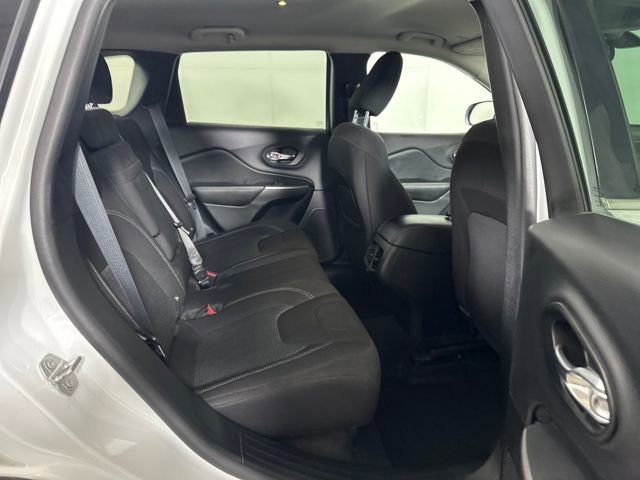 Used 2019 Jeep Cherokee Latitude w/ Cold Weather Group image 27