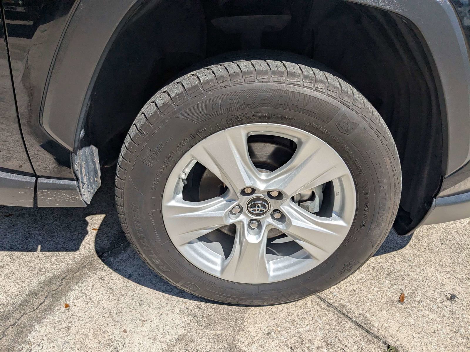 Used 2019 Toyota RAV4 XLE w/ Convenience Package image 11