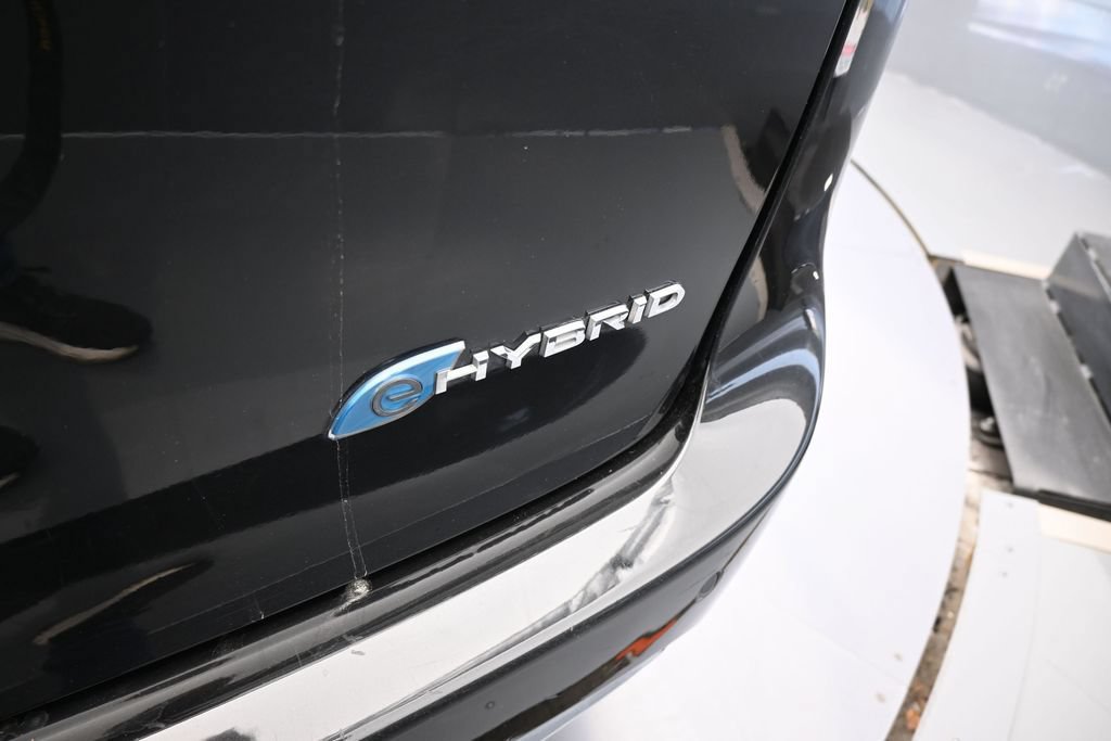 Used 2023 Chrysler Pacifica Touring-L FWD image 43