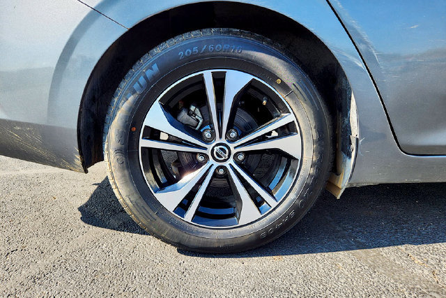 Used 2022 Nissan Sentra SV FWD image 28