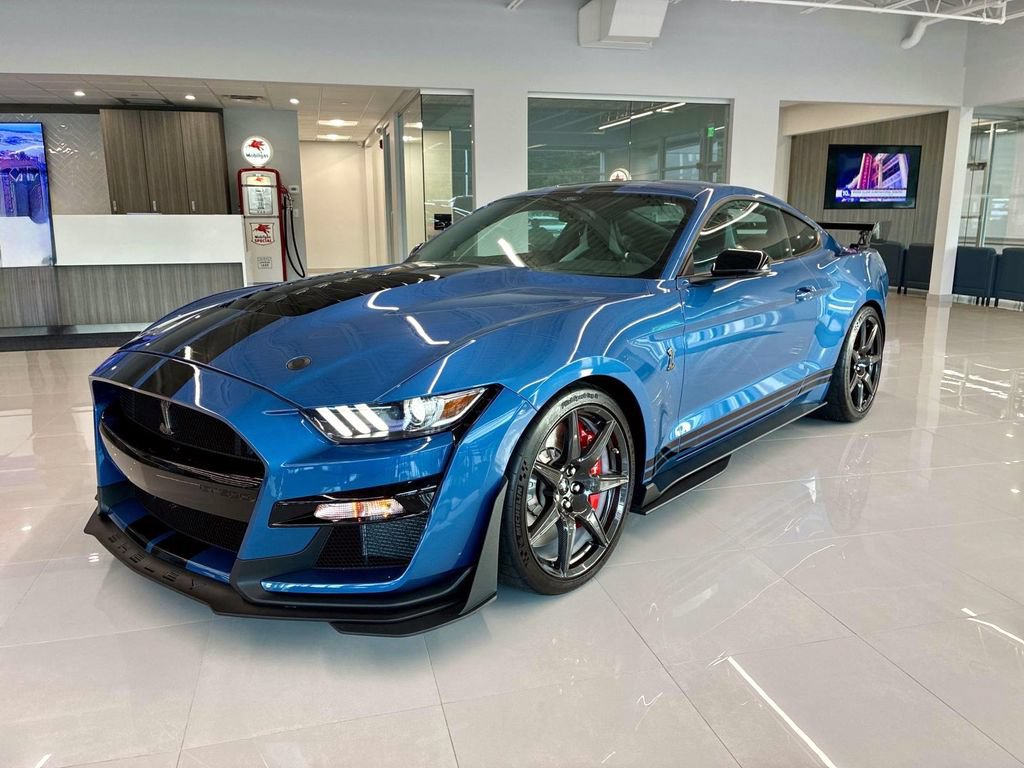 Used 2021 Ford Mustang Shelby GT500 w/ Carbon Fiber Track Pack RWD image 3