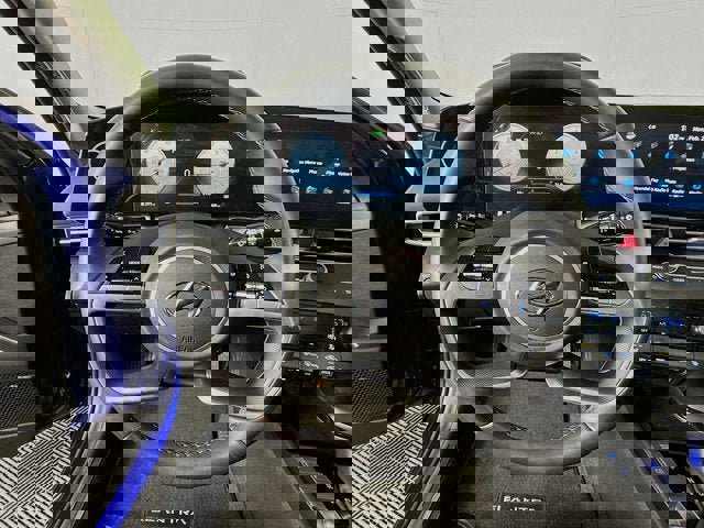 Used 2023 Hyundai Elantra Limited image 11