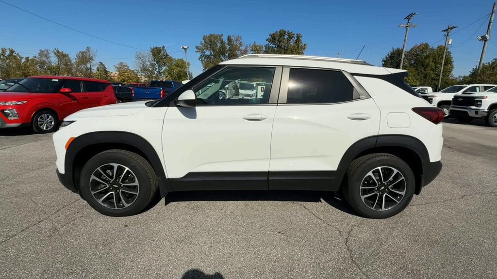 Used 2025 Chevrolet TrailBlazer LT w/ Convenience Package AWD/4WD image 5