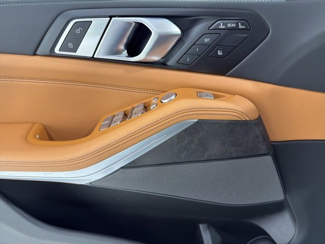 Certified 2024 BMW X7 xDrive40i w/ M Sport Package image 11