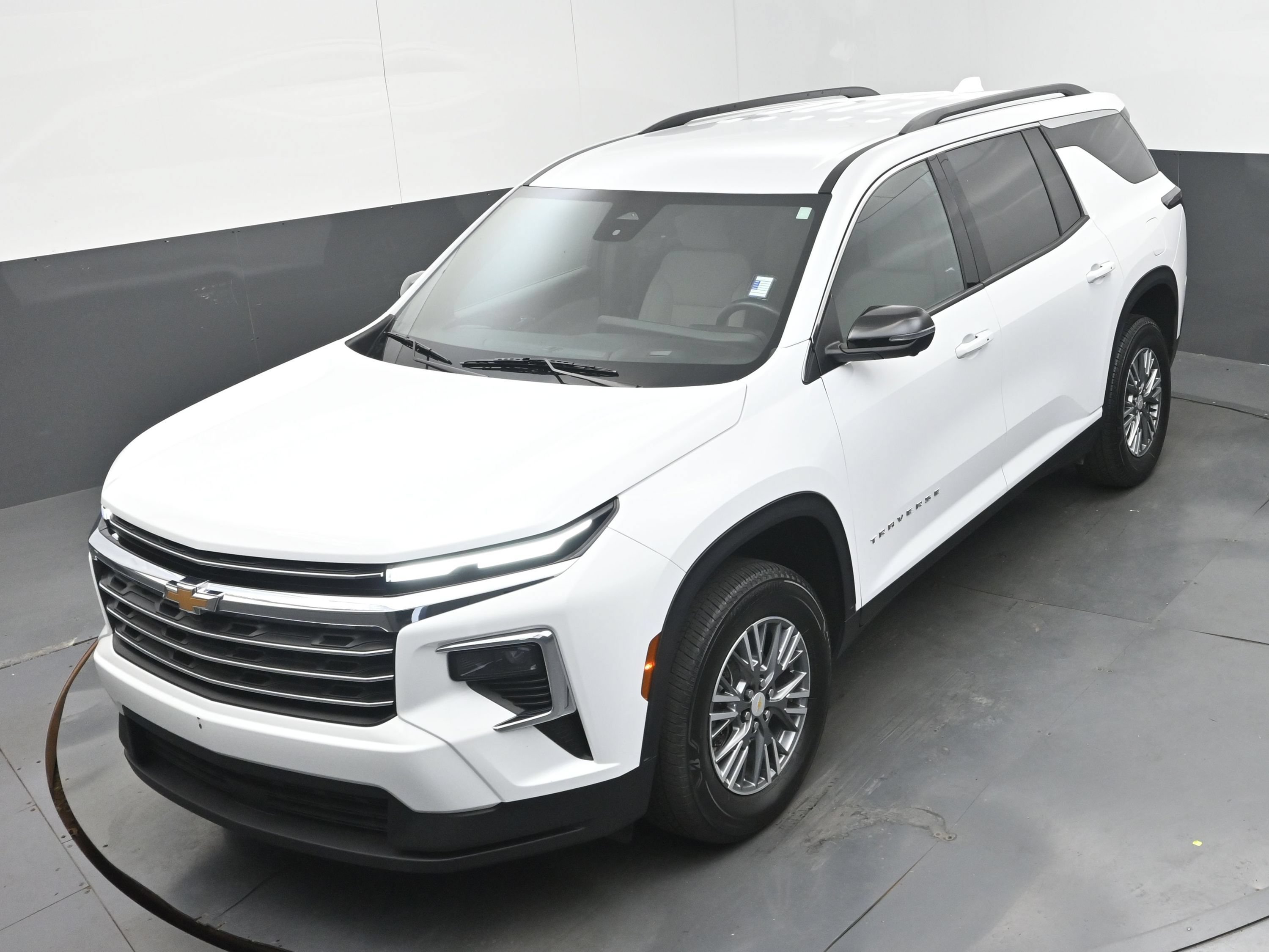 Used 2026 Chevrolet Traverse LT w/ Driver Confidence Package FWD image 33