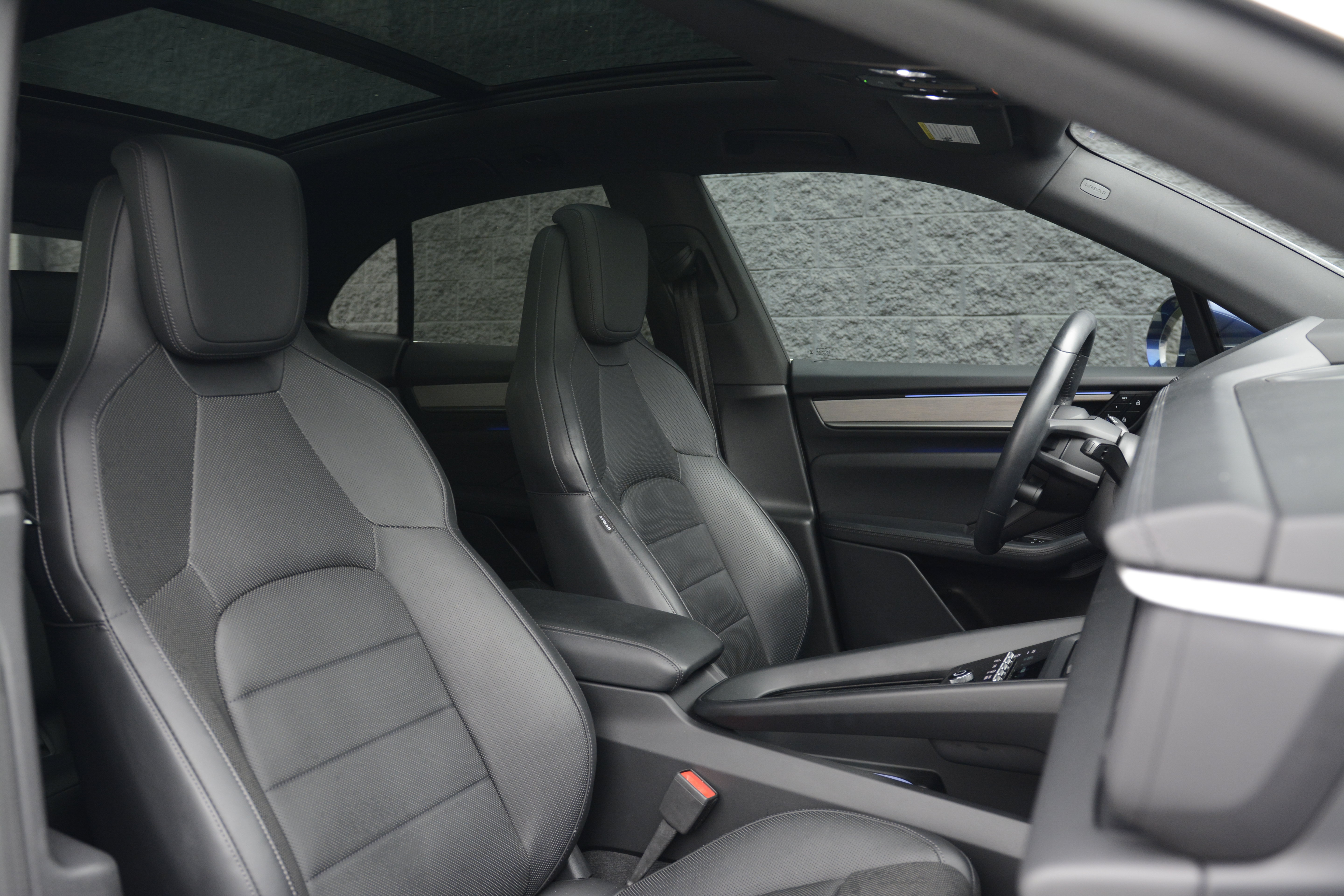 Certified 2024 Porsche Macan 4 Electric AWD/4WD image 28