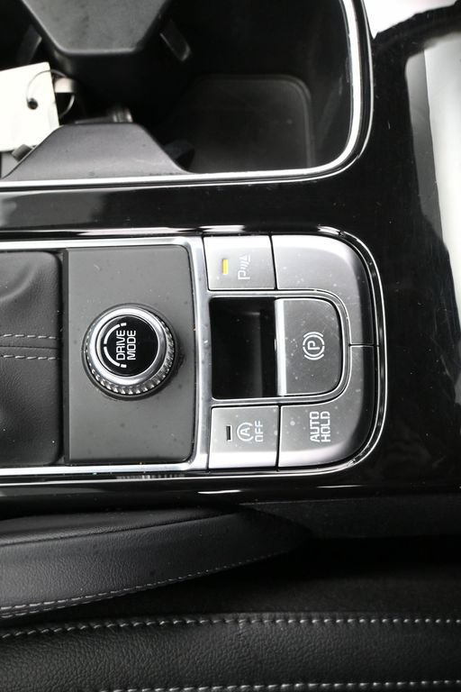 Used 2025 Kia Telluride EX w/ EX Captain's Chair Package FWD image 26