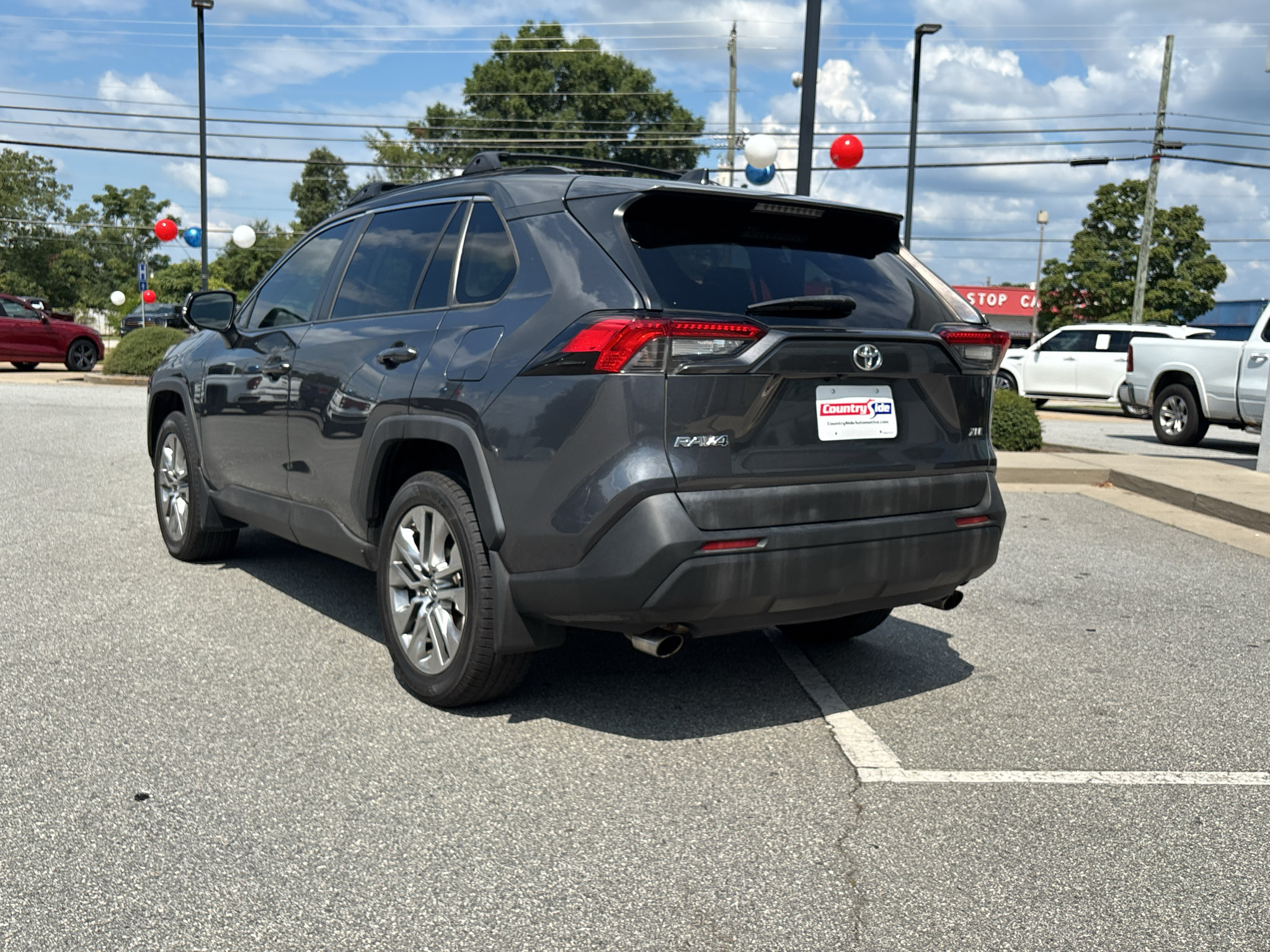 Used 2019 Toyota RAV4 XLE Premium FWD image 7
