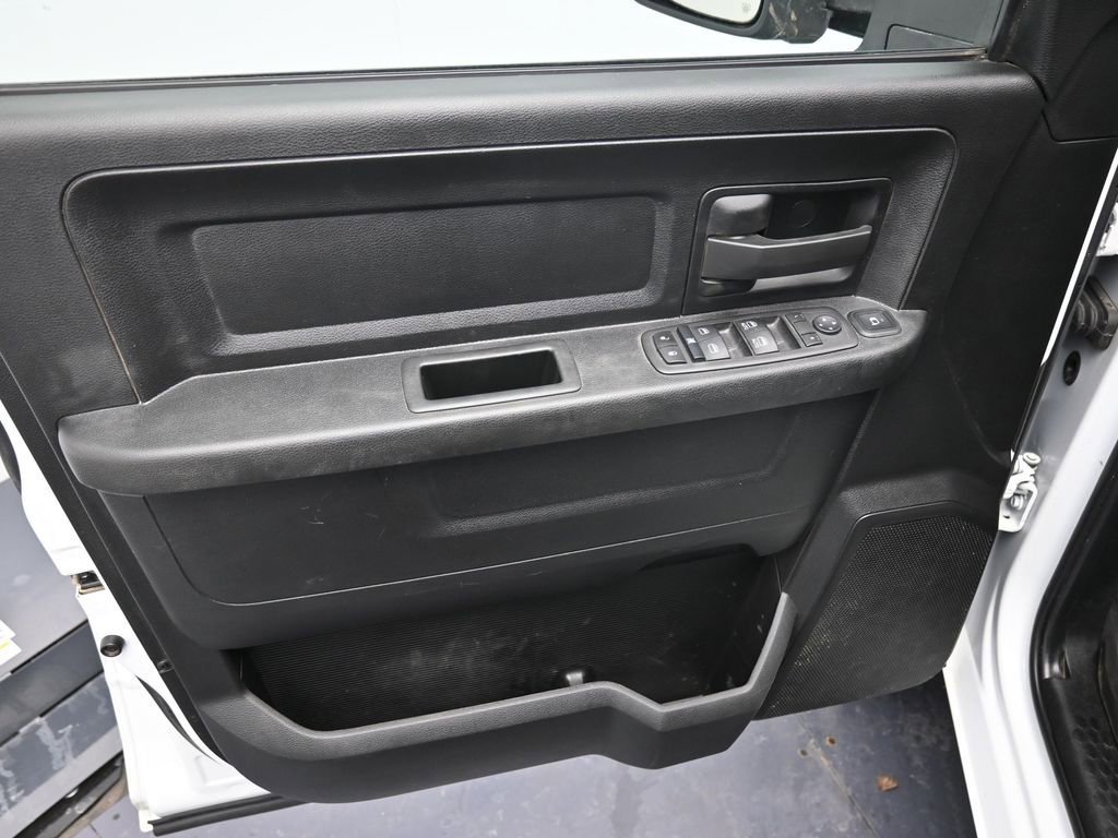 Used 2024 RAM 3500 Tradesman w/ Chrome Appearance Group image 9