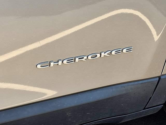 Used 2020 Jeep Cherokee Latitude Plus w/ Comfort/Convenience Group AWD/4WD image 28
