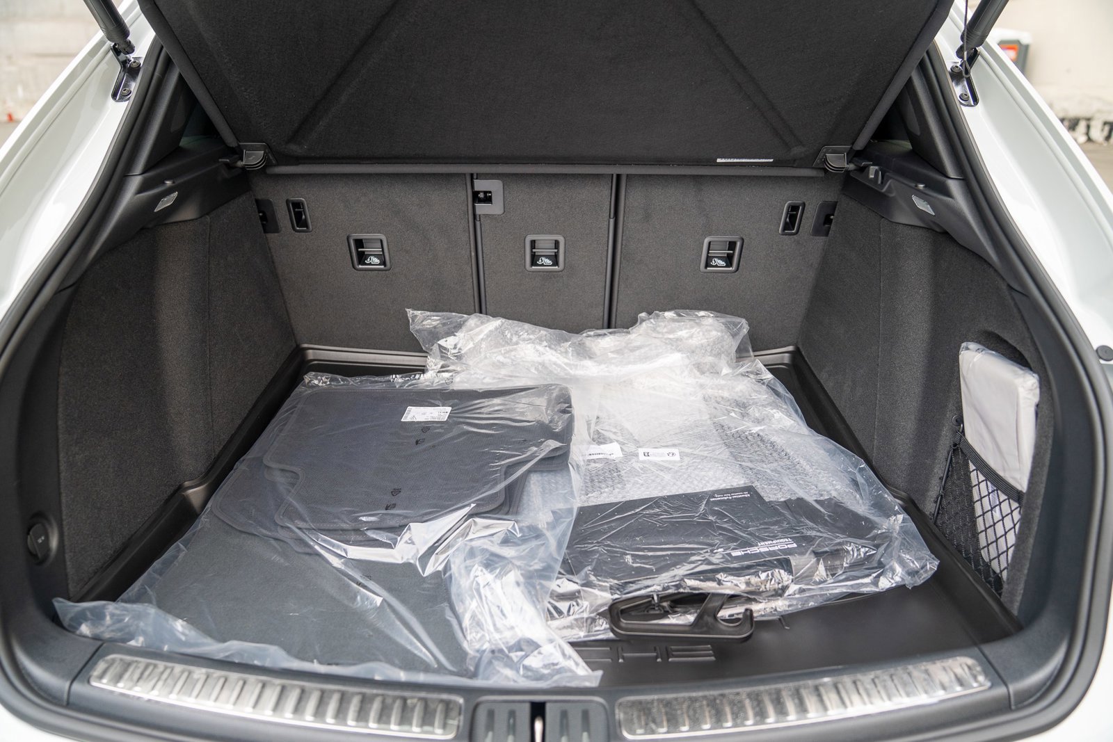 Certified 2025 Porsche Macan image 24