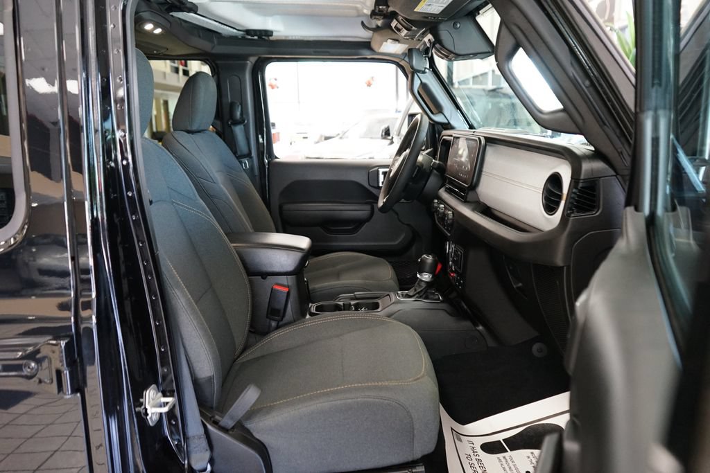 Used 2024 Jeep Wrangler Unlimited AWD/4WD image 42