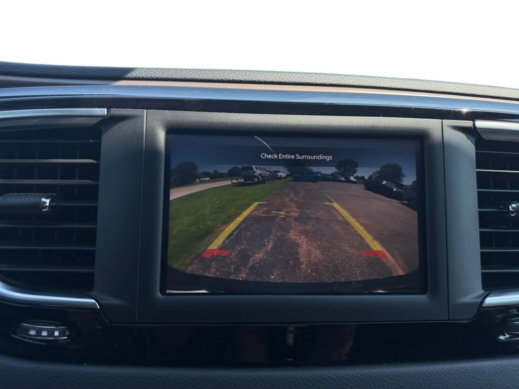 Used 2023 Chrysler Voyager LX FWD image 17