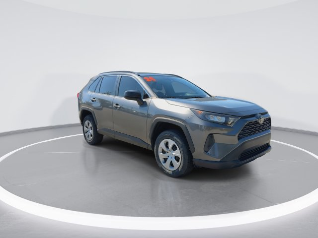 Used 2021 Toyota RAV4 LE FWD image 2