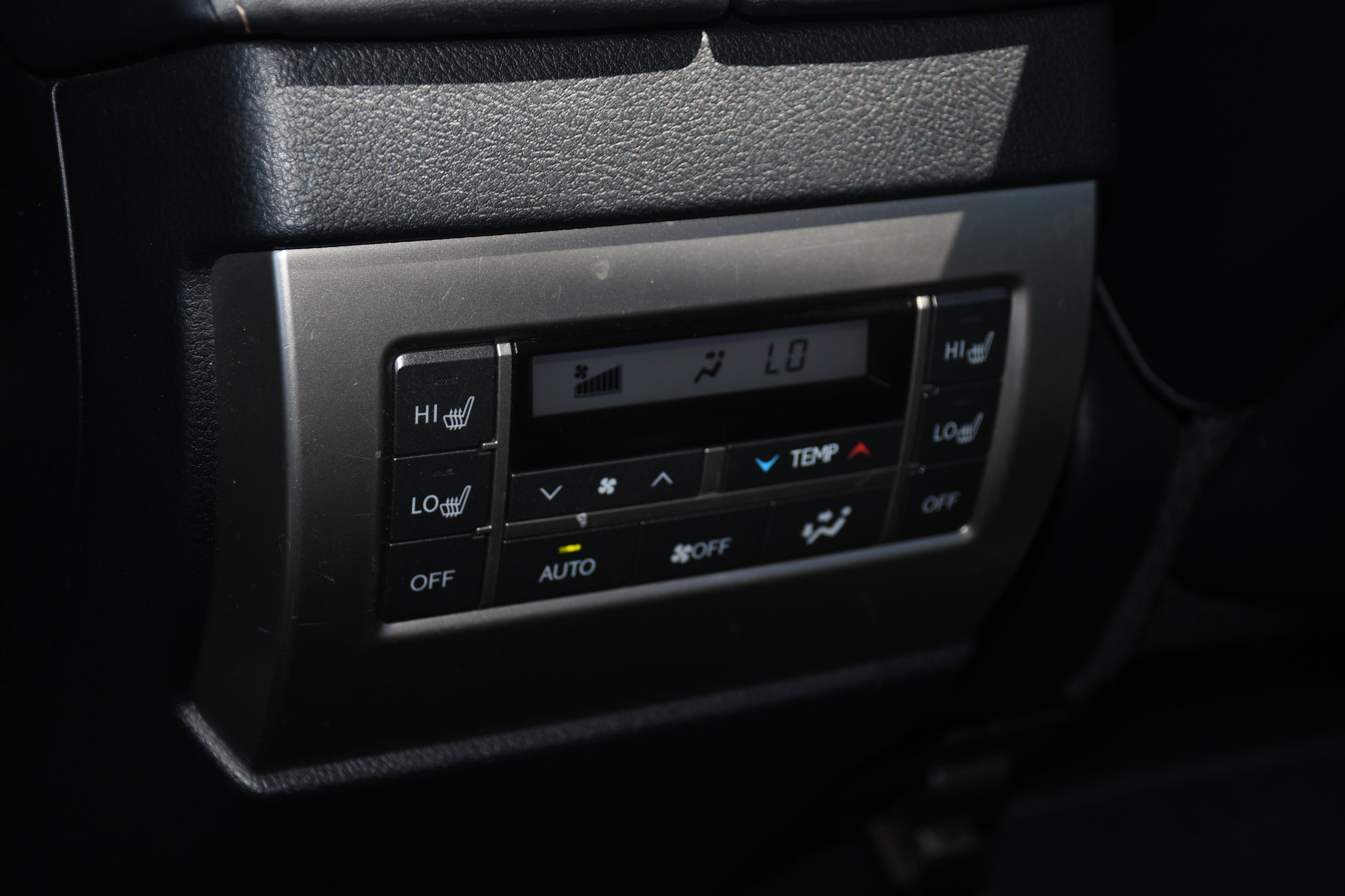 Used 2015 Lexus GX 460 w/ Premium Package AWD/4WD image 18