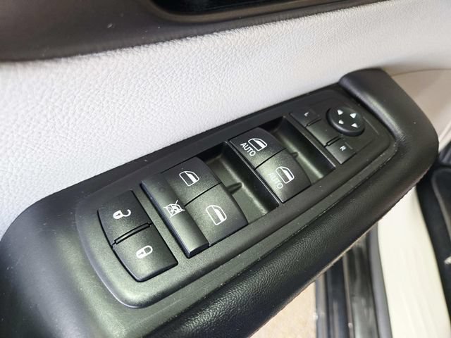 Used 2019 Chrysler Pacifica Touring Plus w/ Advanced Safetytec Group FWD image 34
