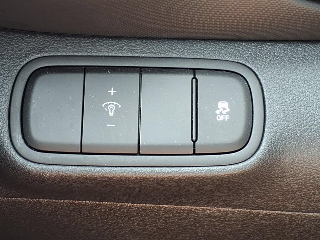 Used 2025 Hyundai Venue SEL FWD image 18