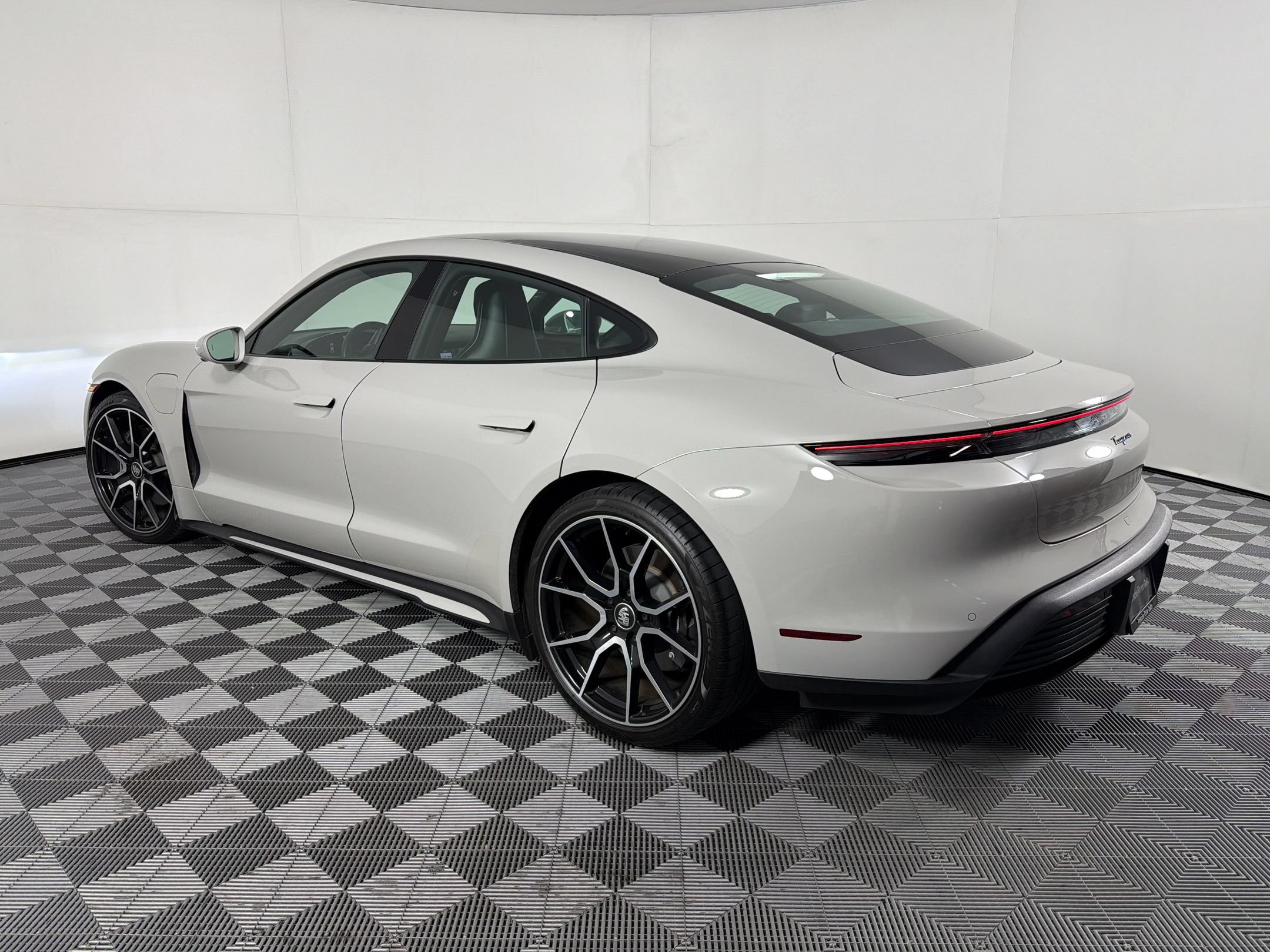 Certified 2023 Porsche Taycan w/ Premium Package RWD image 3
