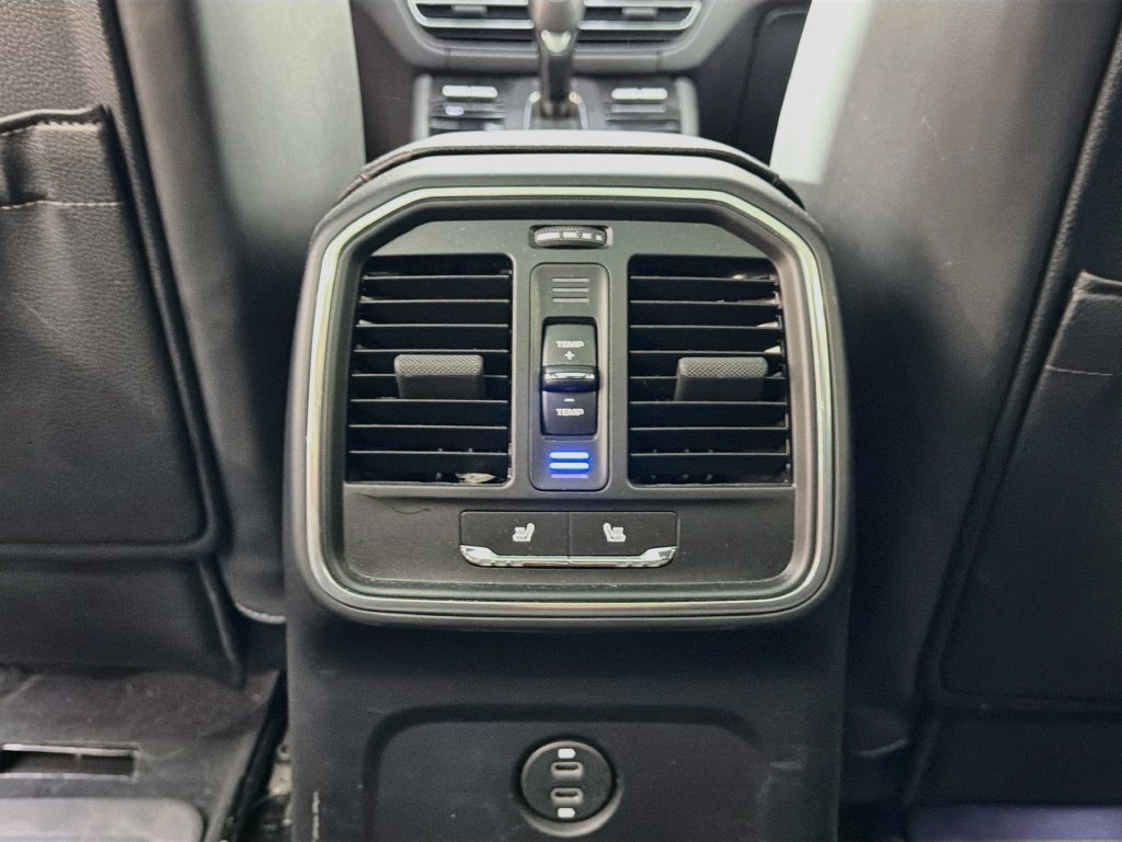 Certified 2023 Porsche Macan S AWD/4WD image 27