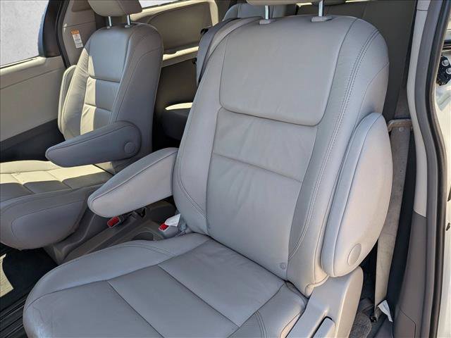 Used 2016 Toyota Sienna XLE FWD image 17