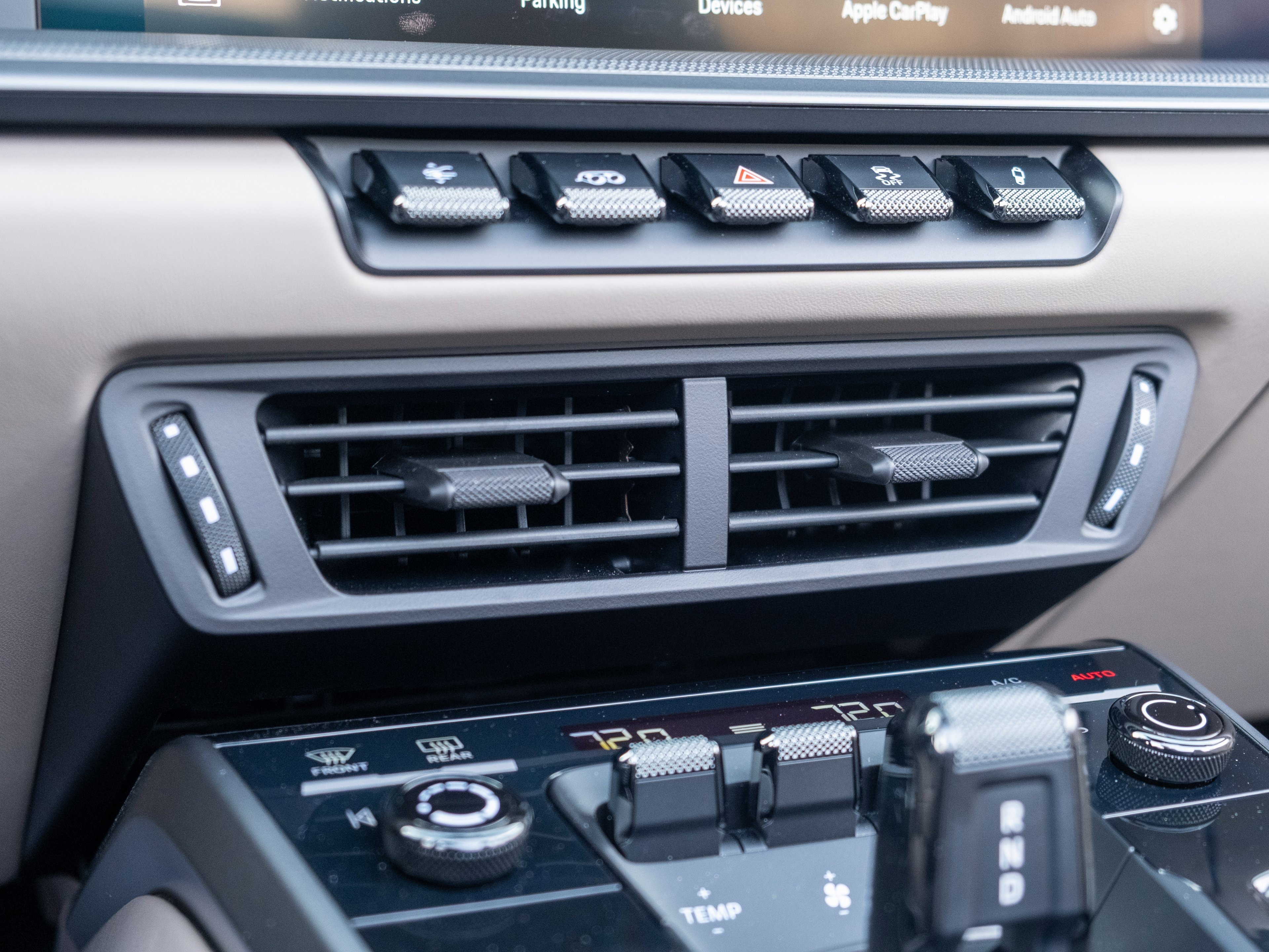 Certified 2025 Porsche 911 Carrera image 24