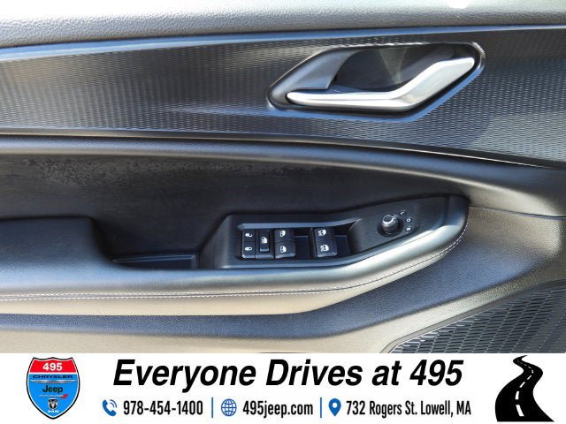 Used 2025 Jeep Grand Cherokee Laredo X AWD/4WD image 15