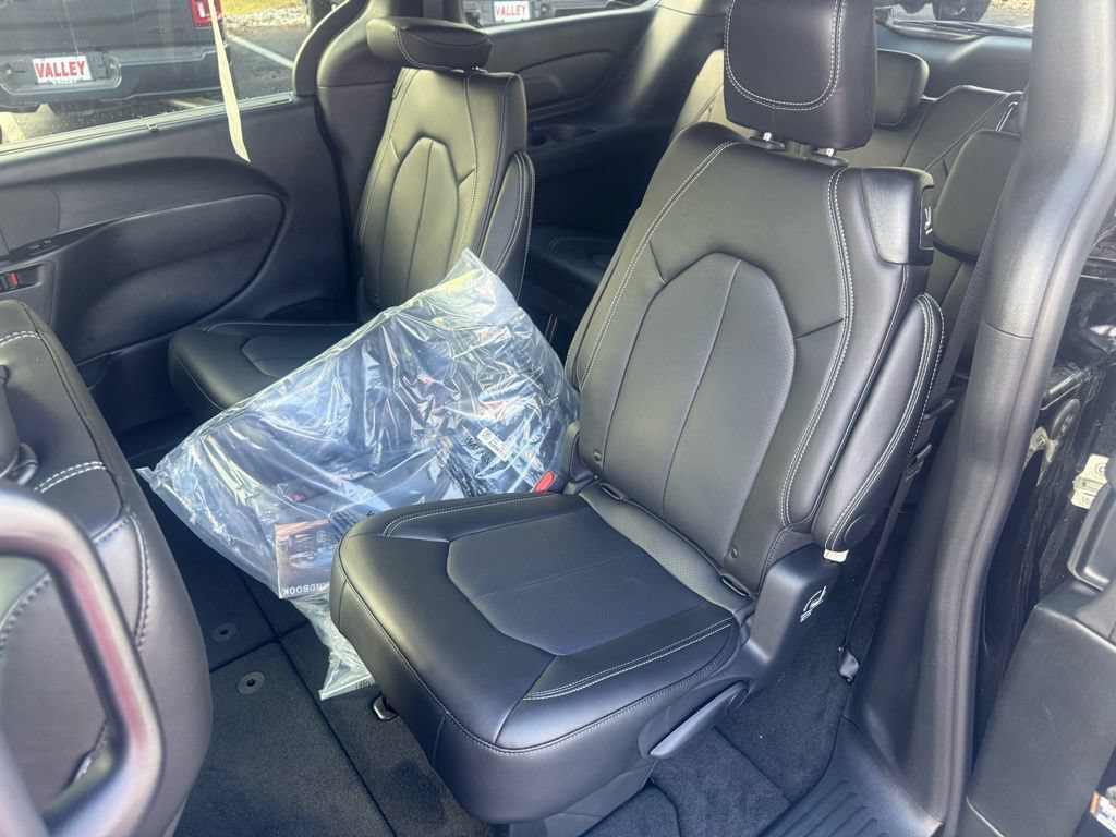 New 2026 Chrysler Pacifica Select FWD image 52