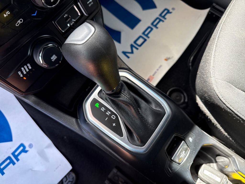 Used 2020 Jeep Renegade Latitude w/ Cold Weather Group image 24