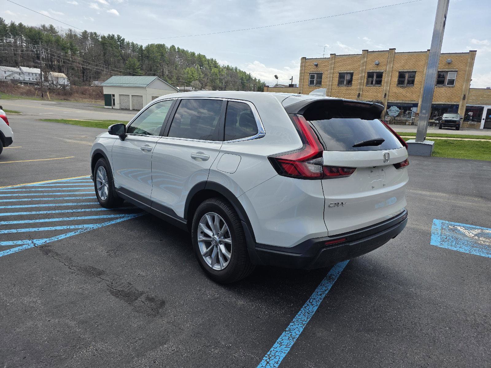 Used 2024 Honda CR-V EX-L image 6