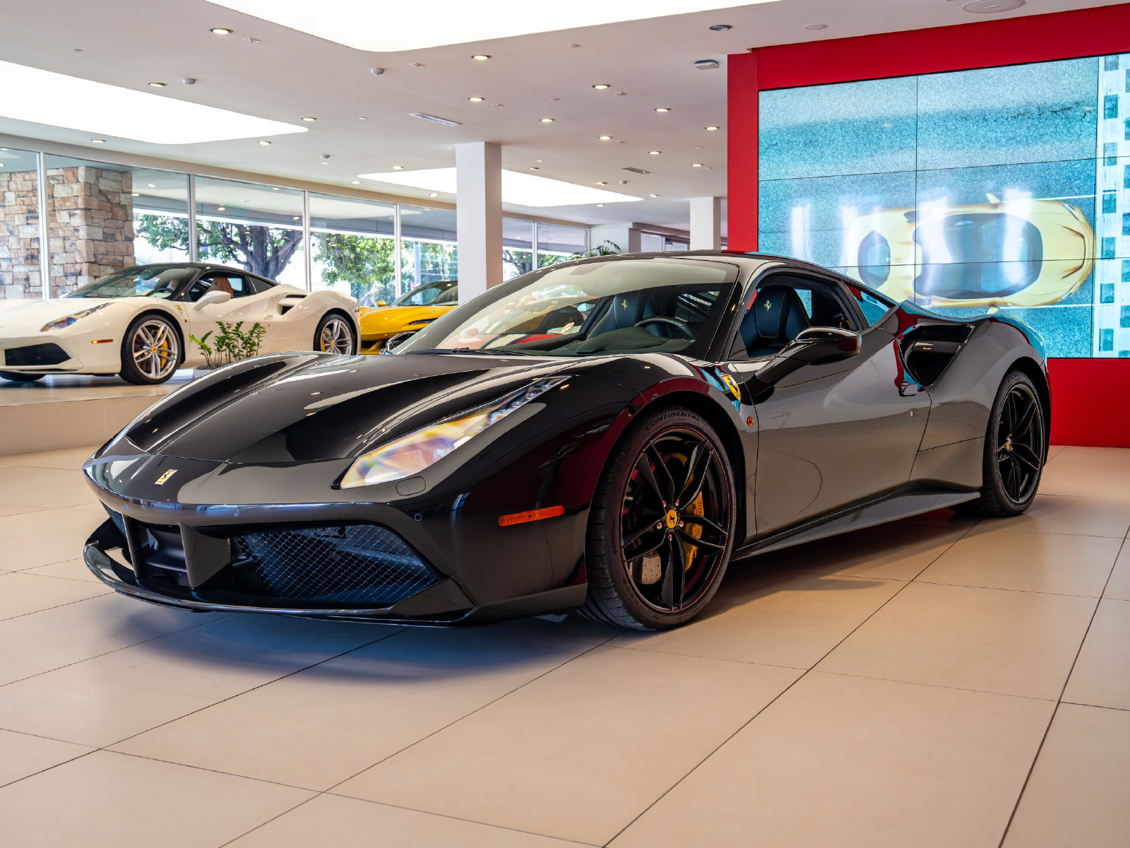 Certified 2018 Ferrari 488 GTB RWD image 4