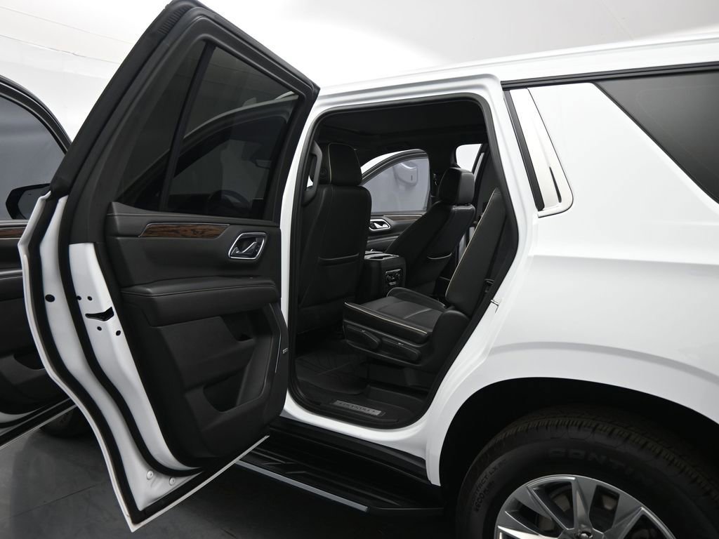 Used 2021 Chevrolet Tahoe Premier w/ Premium Package RWD image 19