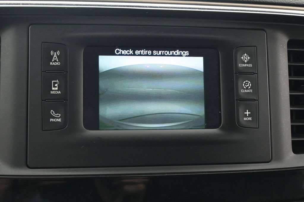 Used 2017 Chrysler Pacifica Touring-L FWD image 21